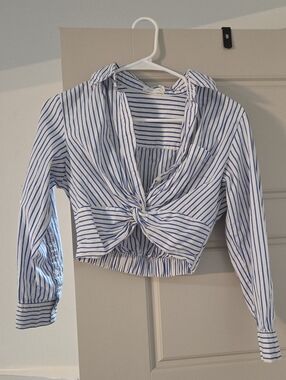 Striped Twist-Front Cropped Button-Up Top - White & Blue